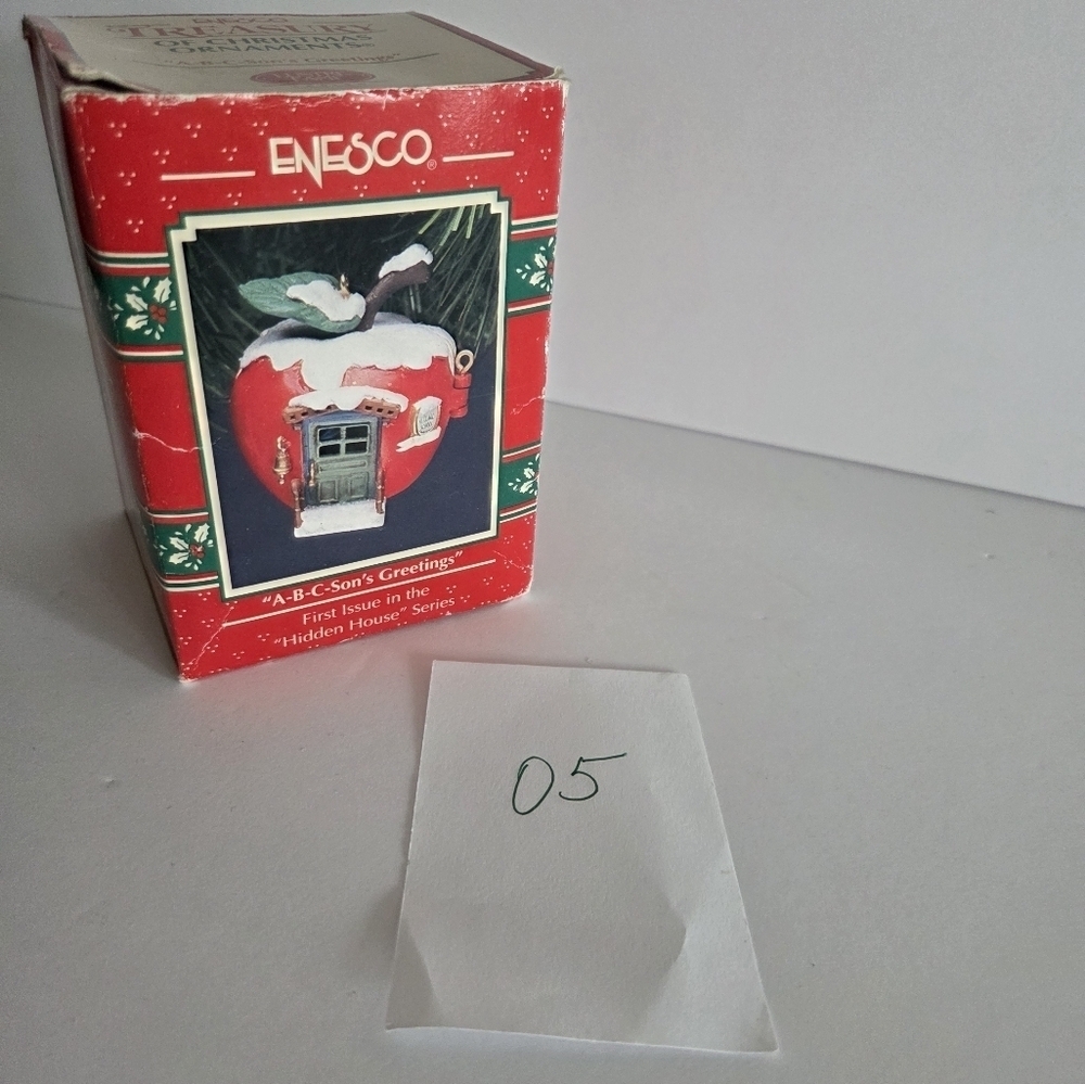 Enesco Red Apple House Ornament With Figures inside - Picture 6 of 7